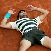 Alcaraz hits the ground to celebrate the trophy-winning point.