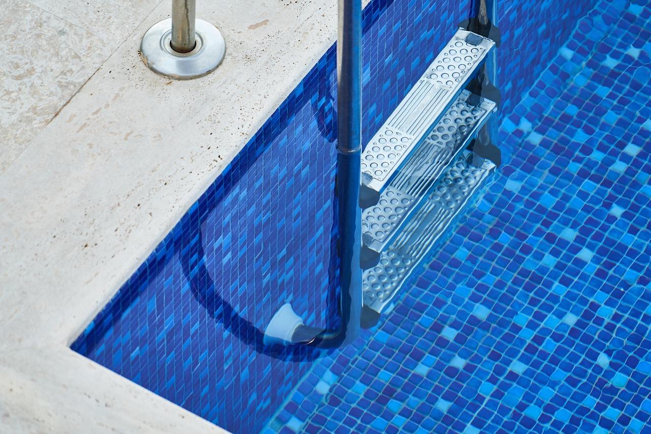 Foreign man dies in community swimming pool on the Costa del Sol
