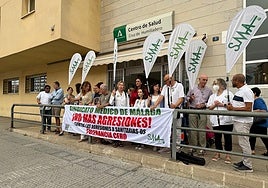 Photo of the rally on 9 June at the Cruz de Humilladero health centre in Malaga.