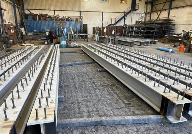 The new beams are assembled in a workshop in Ronda.
