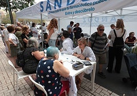 Image of the marquee ('health tent') set up in Calle José Iturbi.