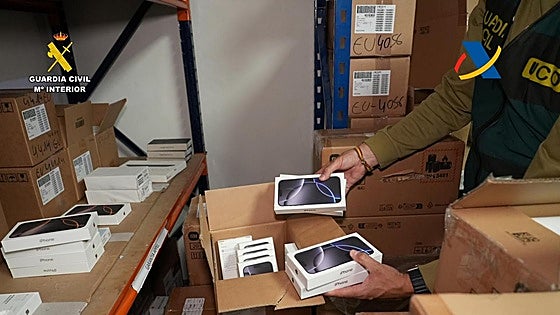 Arrests in Malaga after gang smashed that defrauded more than 20m euros through mobile phone sales