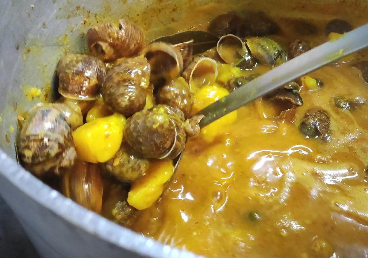 Imagen principal - The dish with snails that can be savoured with a spoon in Malaga&#039;s Guadalhorce valley