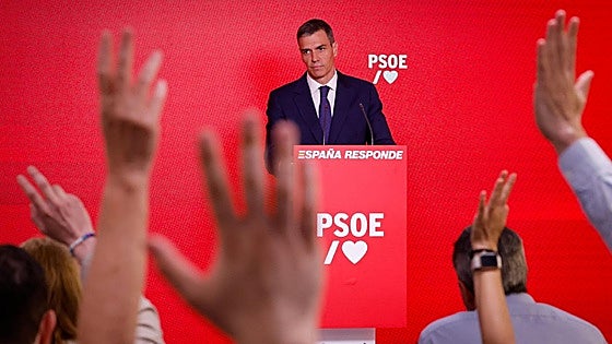 Right-hand man of Sánchez in PSOE party resigns over commissions payment allegation
