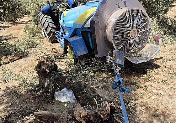 Archidona man dies when tractor overturns in north of Malaga province