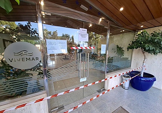 Main door of the Vivemar hotel, sealed by the police.
