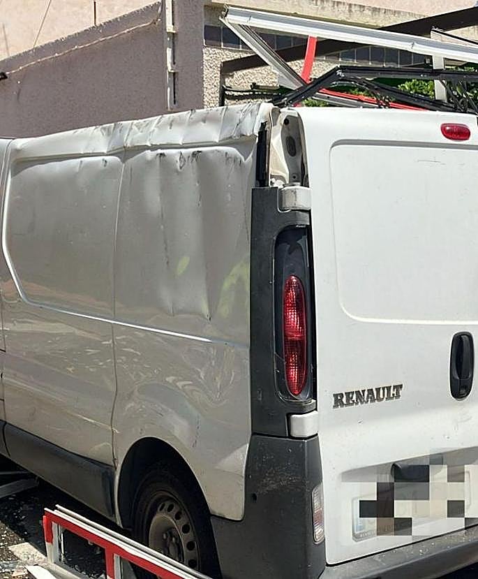 Imagen secundaria 2 - At least 16 people injured, two seriously, in gas explosion at a bar in Spain's Murcia region