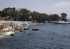 The beach area that will be extended, next to the Baños del Carmen