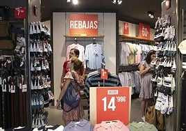 When do the summer sales start this year at Zara, Mango, Pull & Bear and the other main fashion chains?