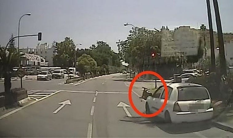 Car ccident involving mother and toddler in Marbella recorded by taxi camera