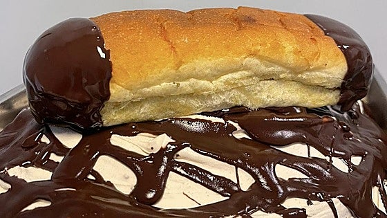 Ice cream made with handmade cocoa buns is new star product of Malaga province chain
