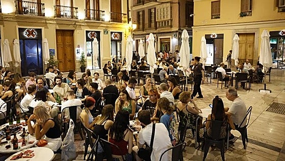 People in Andalucía cut back on eating out and leisure to pay for food and housing
