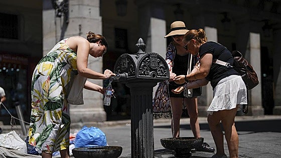Aemet activates amber warnings in 18 provinces in Spain: how will the Costa del Sol face the first heatwave of this summer