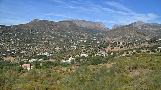 Foreign man arrested after married couple seriously injured during 'brutal' pickaxe attack in rural Malaga hamlet
