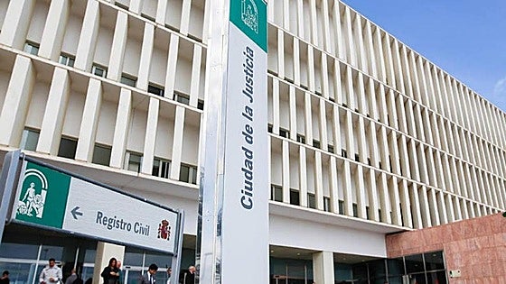 Prosecutors seek to drop case of children given wrong medication in Spain