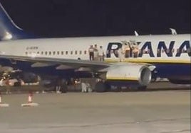 Evacuation of Ryanair plane at Palma airport in Mallorca leaves 18 people with minor injuries