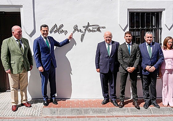Juanma Moreno with other visiting dignitaries at the house where Blas Infante was born in Casares.