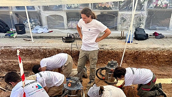 Coffins unexpectedly found in Campillos mass grave might indicate post-Civil War burials
