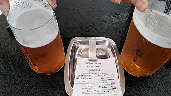 Controversy over bars and restaurants refusing to split bills for groups: a growing trend in Spain