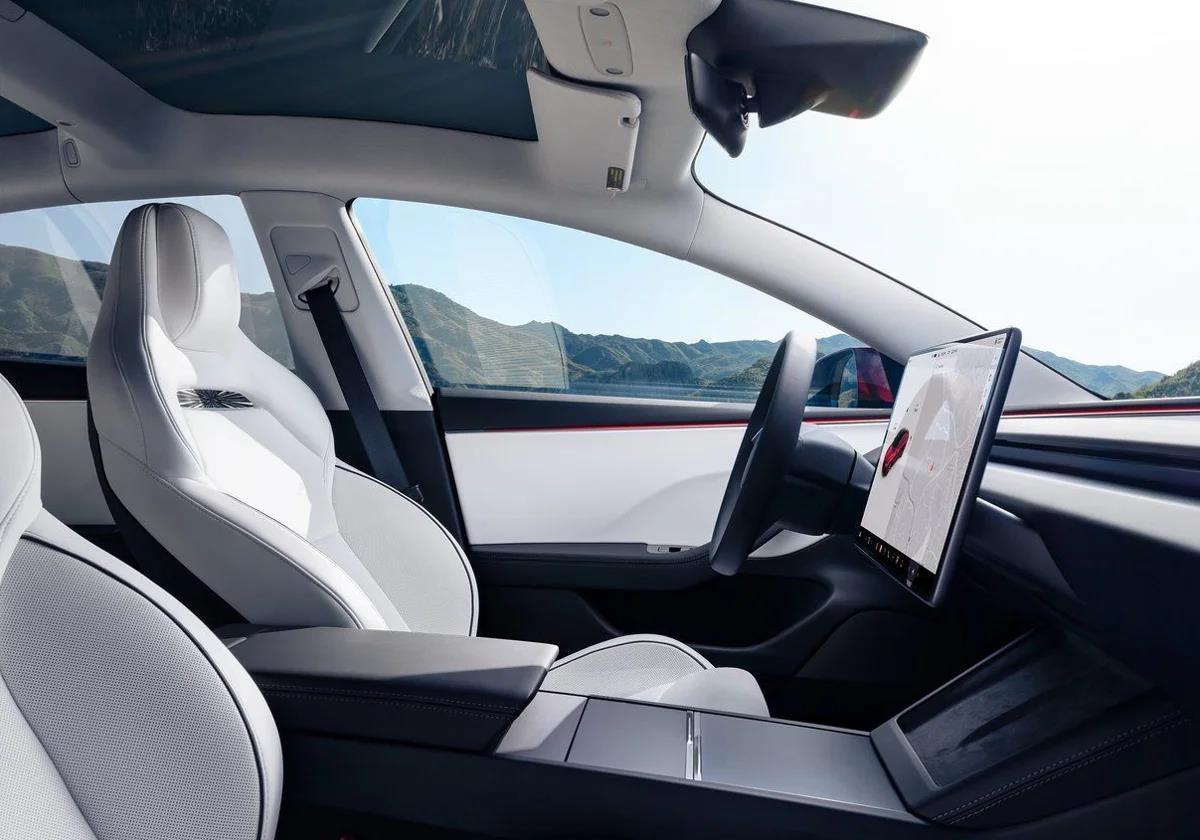 Tesla tests 'full self-driving' feature in Madrid