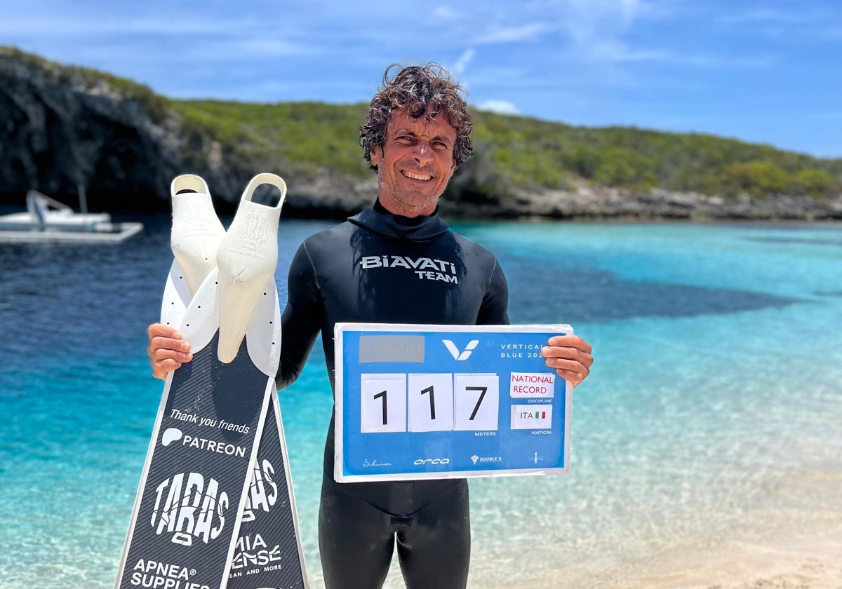 World record-breaking Nerja-based freediver descends to 117 metres while holding his breath