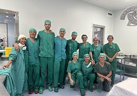 The team that carried out this innovative procedure at the Hospital Universitario Virgen de la Victoria.