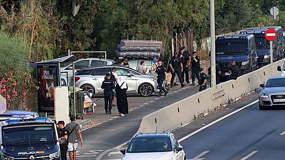 Large police deployment to evict squatters from site where one of biggest luxury hotels on the Costa del Sol is to be built