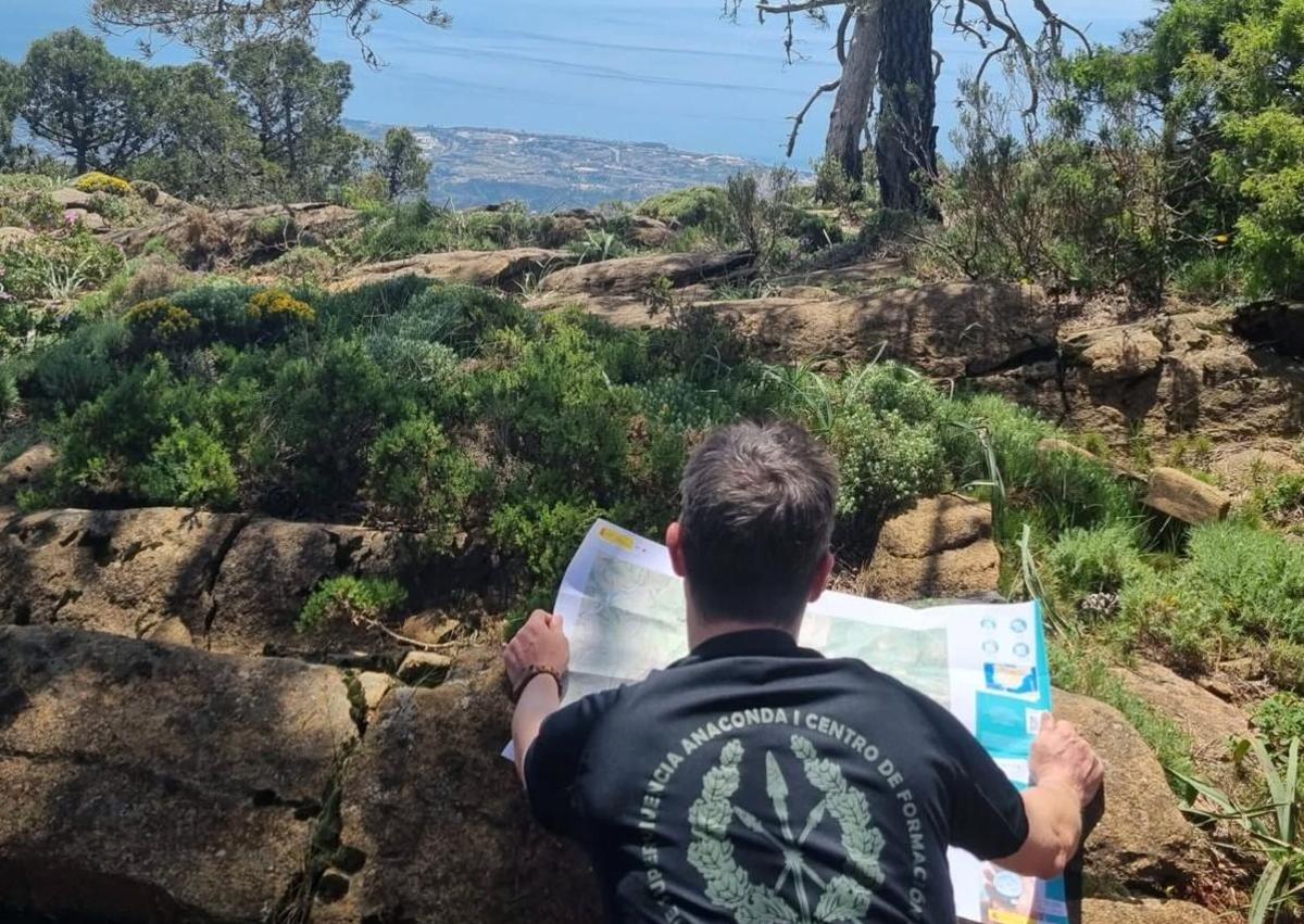 Imagen secundaria 1 - Why has demand for a survival course rocketed on the Costa del Sol?: &#039;Everyone should undergo training like this, because difficult times are bound to come and you have to be prepared&#039;