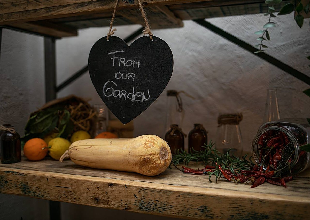 Imagen secundaria 1 - They grow a lot of the ingredients on their land, including aromatic herbs.