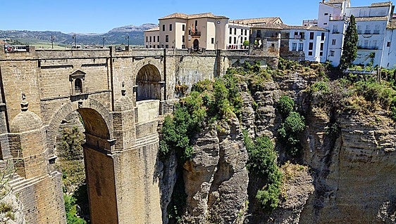 When will strict new traffic restrictions come into effect on Ronda's historic Puente Nuevo bridge?