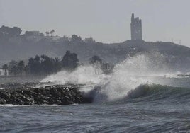Costa del Sol remains under yellow risk weather alerts today for 60 km/h gusts of wind and three-metre-high waves