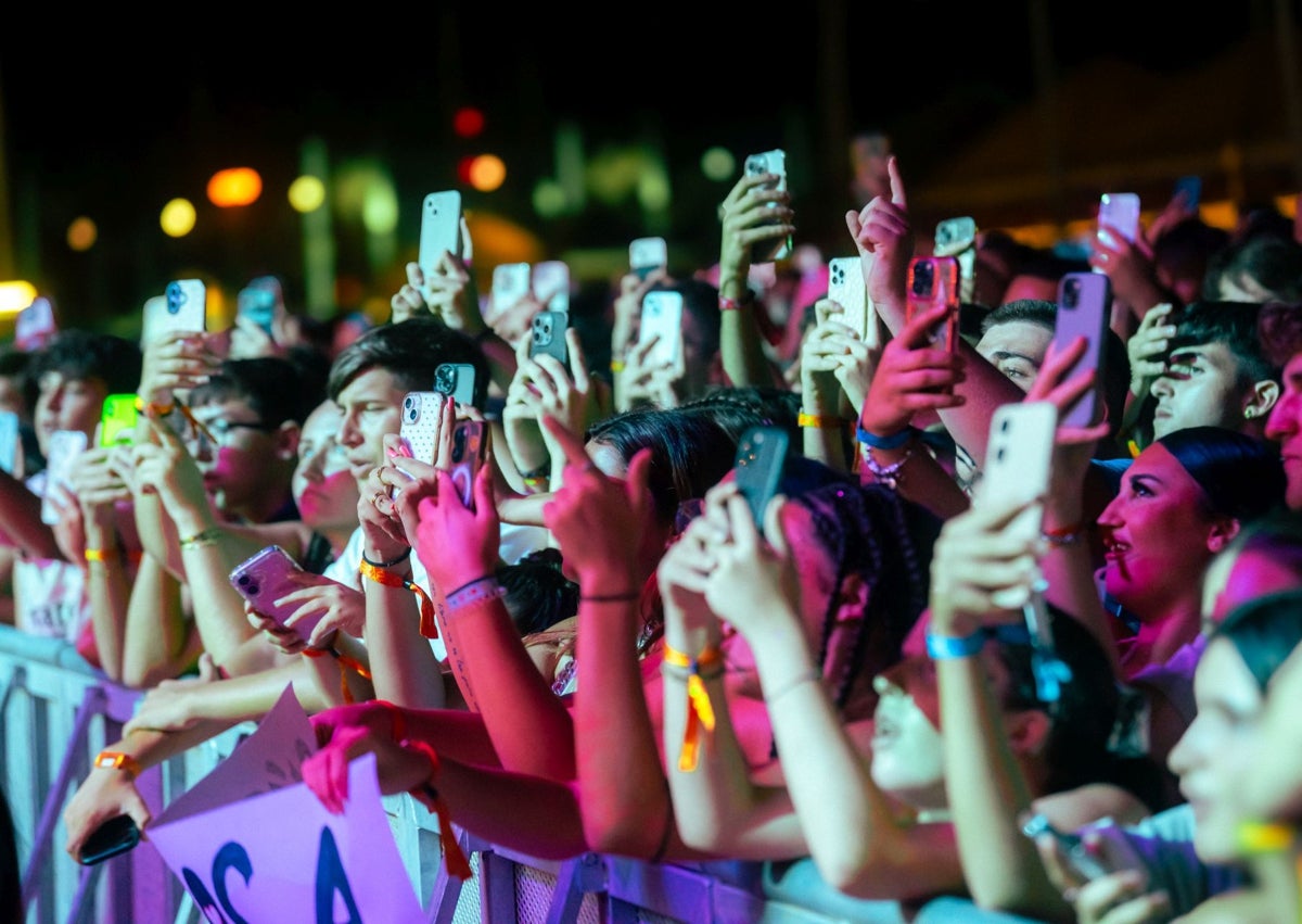 Imagen secundaria 1 - Photos from the Weekend Beach festival