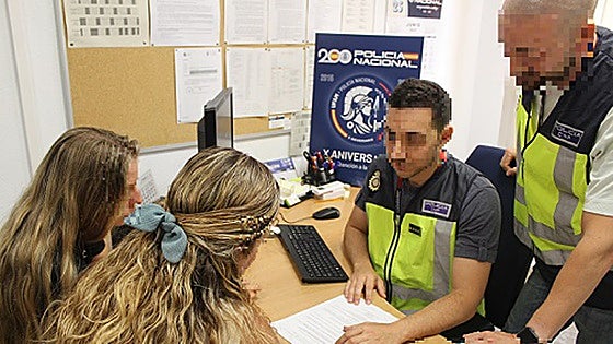 Youth arrested in Malaga for blackmailing minors by threatening to publish photos and videos of a sexual nature
