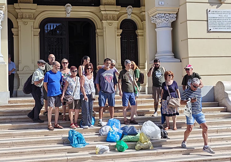 Image of the protest on Wednesday at the Town Hall.