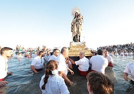 'Marengos' accompany their Virgin on the beach in El Palo.