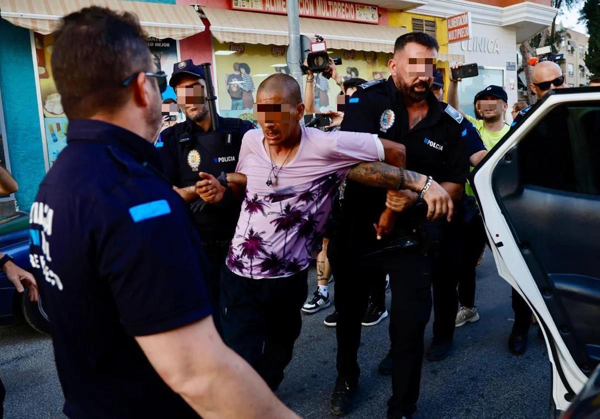 Police officers make an arrest on Tuesday in Torre Pacheco.