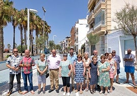 Mayor of Vélez-Málaga Jesús Lupiáñez (4th left) with other councillors and local residents in Caleta de Vélez