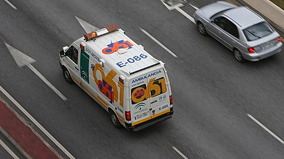 Overturned vehicle on A-7 motorway leaves one person injured and traffic tailbacks on the Costa del Sol