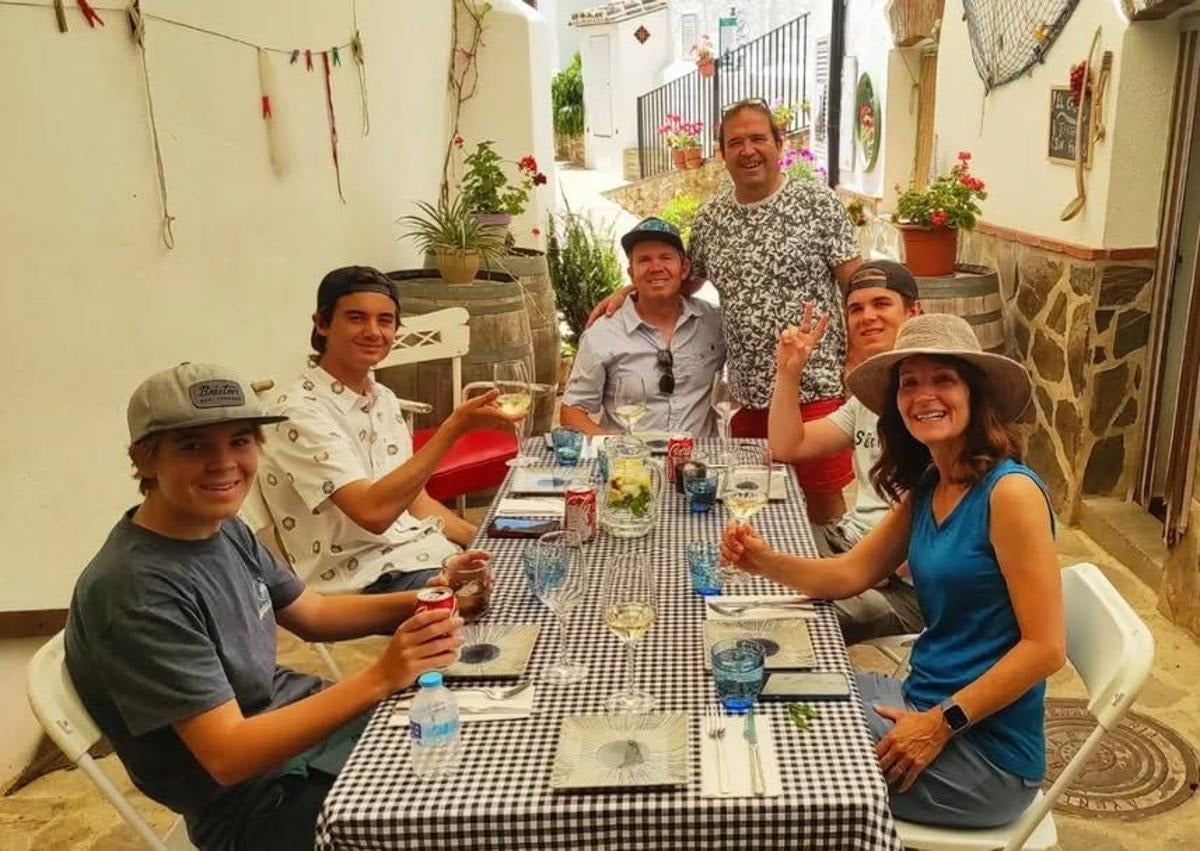 Imagen principal - The tiny winery and eatery in the Serranía de Ronda that's captivating tourists from around the world
