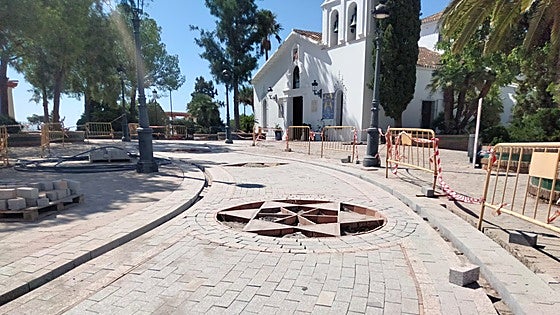 Mayor publicly apologises for delay to vital work in centre of Benalmádena Pueblo