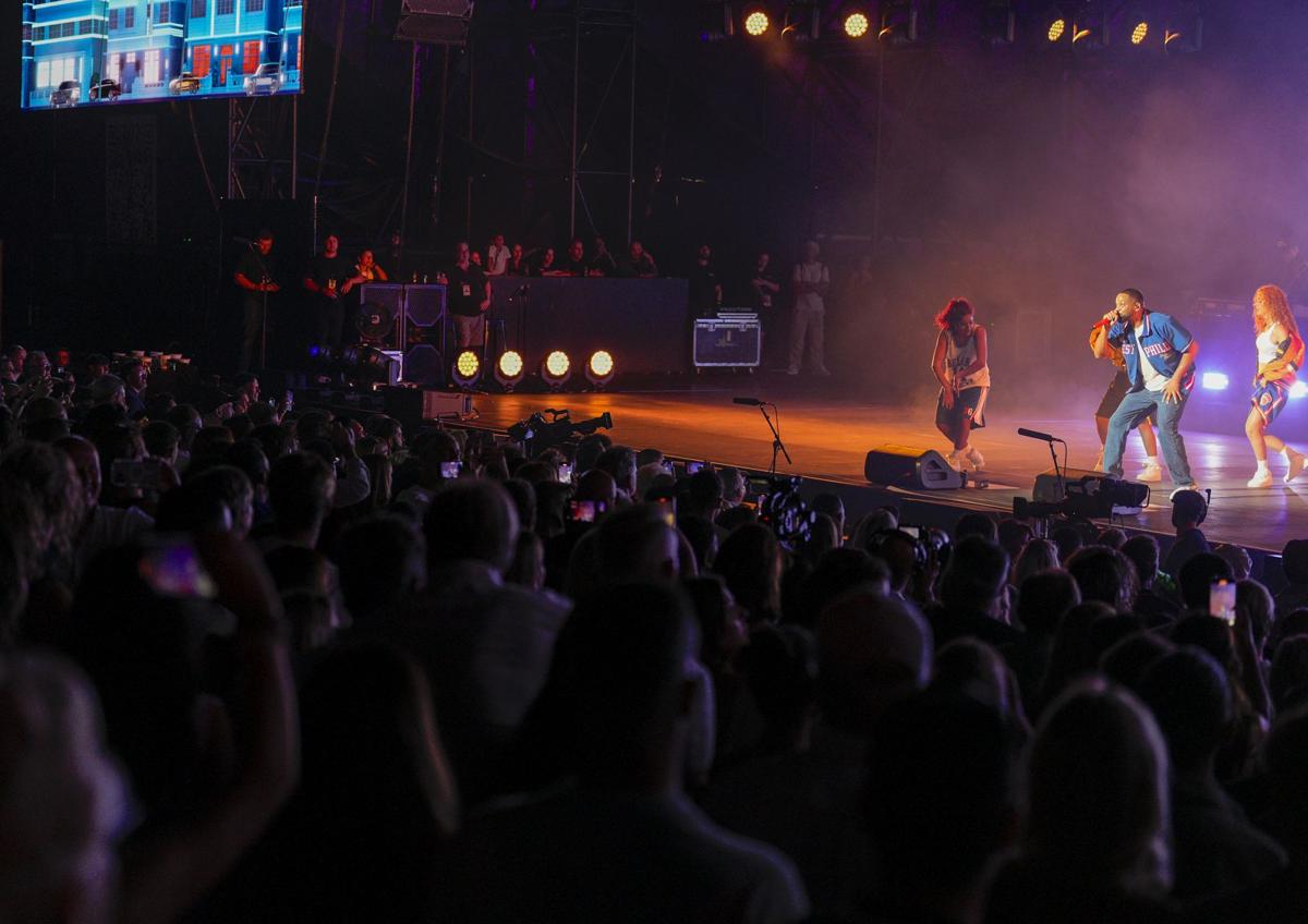 Imagen secundaria 1 - Will Smith rocks quarry venue during rebirth in Marbella, in pictures