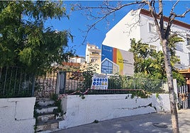 Plot of land on Avenida Juan Luis Peralta that will house the new Cultural Centre.