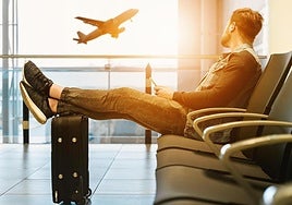 'Low-cost' airline fares can be 56 euros more expensive for taking carry-on luggage