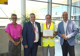 Francis Avellano with airport management (left) and minister Santos (right).