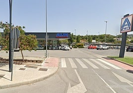 The suspects were arrested they were about to rob the Aldi store in Coín and the robbery was foiled.