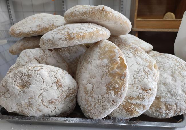 Molletes from Panadería Máximo.