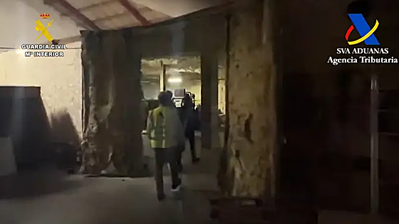 Eighteen people freed from working in slave labour conditions during raids on illegal tobacco factories in Malaga and Cordoba