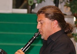 Francisco Palomo of the Jitterbug Jazz Band.