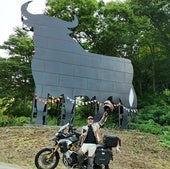 Julio Álamo celebrates reaching the last Osborne bull in Matsunoyama Onsen (Japan).