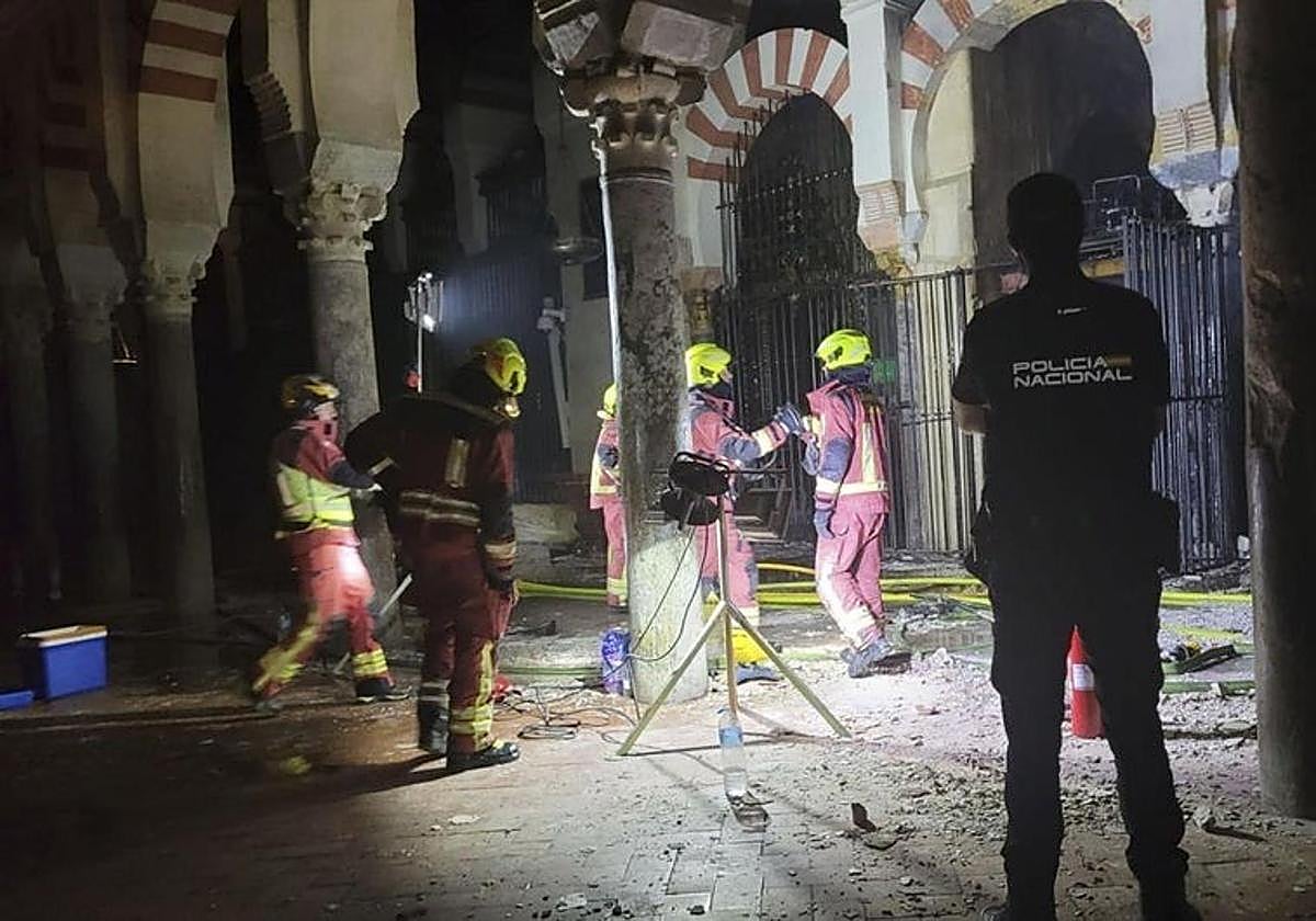 The fire brigade monitored the mosque-cathedral in Cordoba during the whole night.